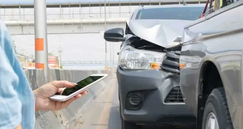 Contacting assistance for car accident